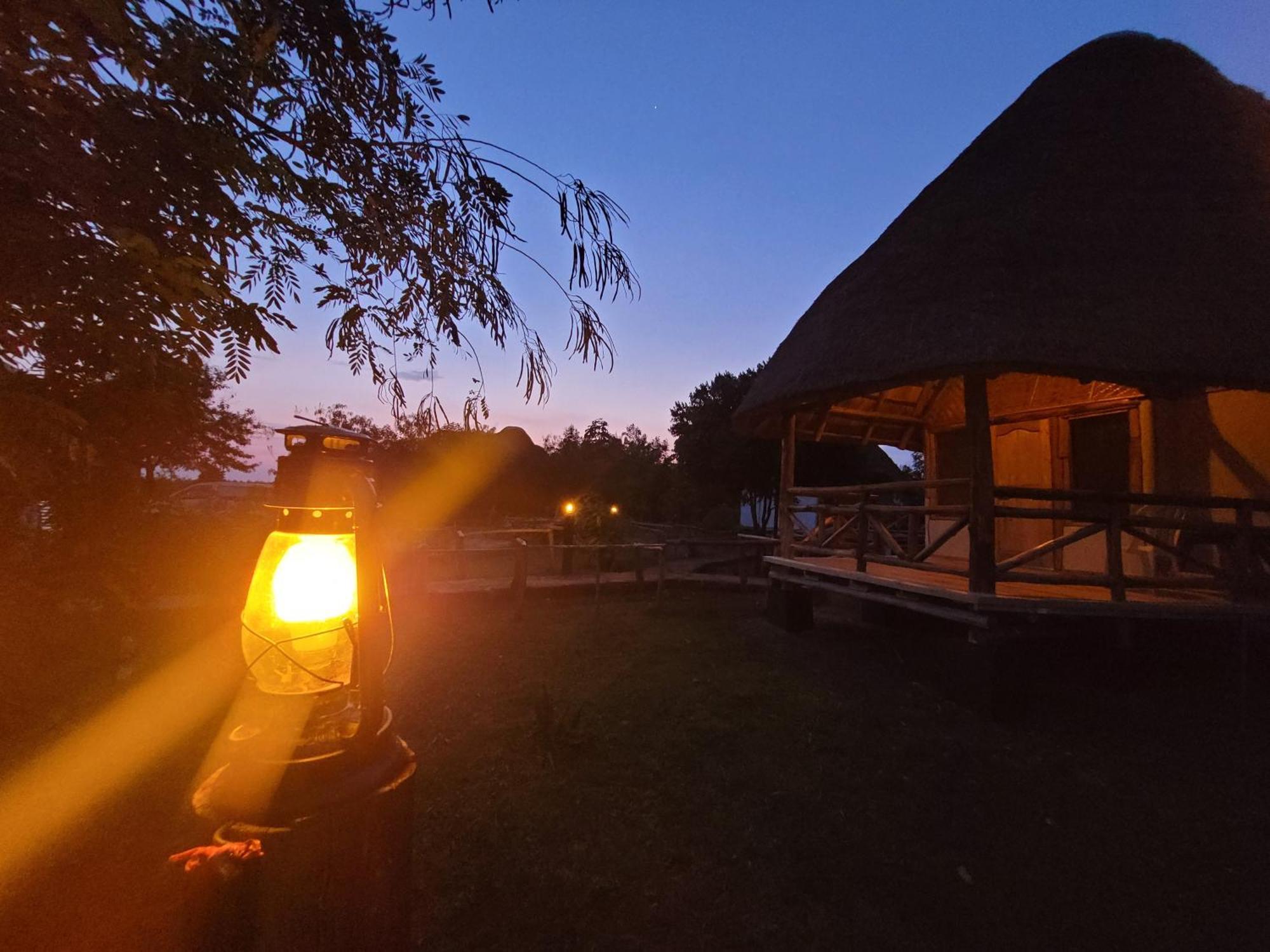 Songbird Safari Lodge & Campsite Katunguru Bagian luar foto