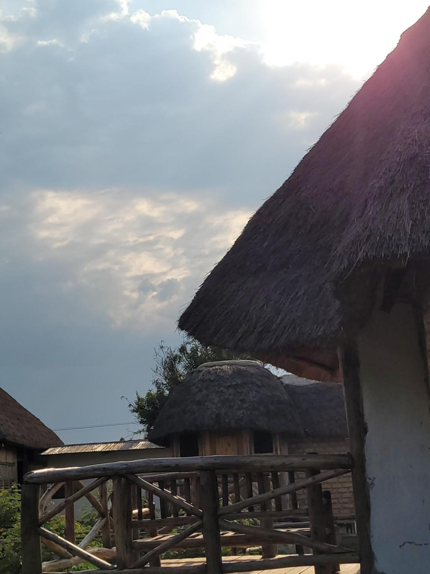 Songbird Safari Lodge & Campsite Katunguru Bagian luar foto