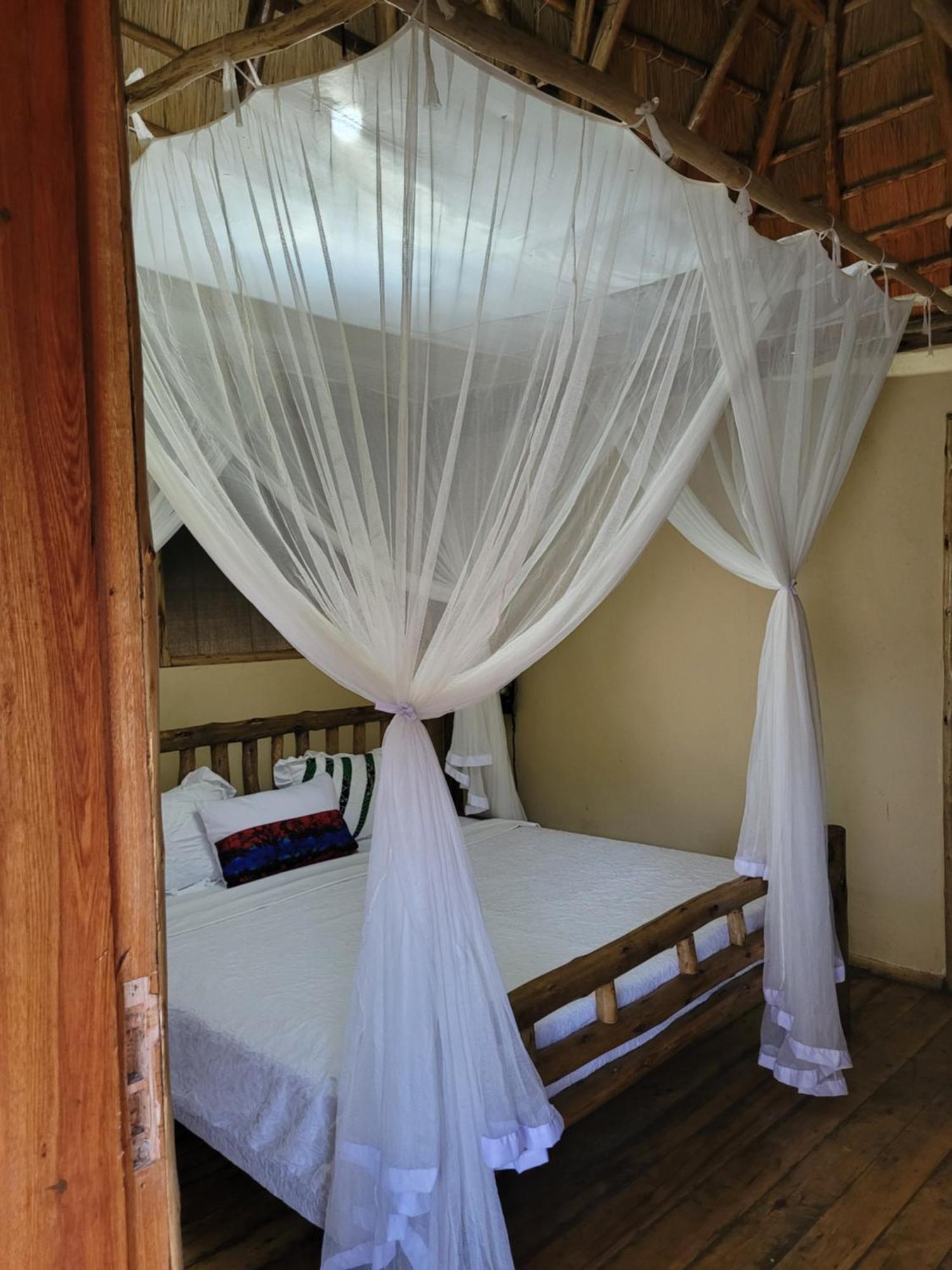 Songbird Safari Lodge & Campsite Katunguru Bagian luar foto