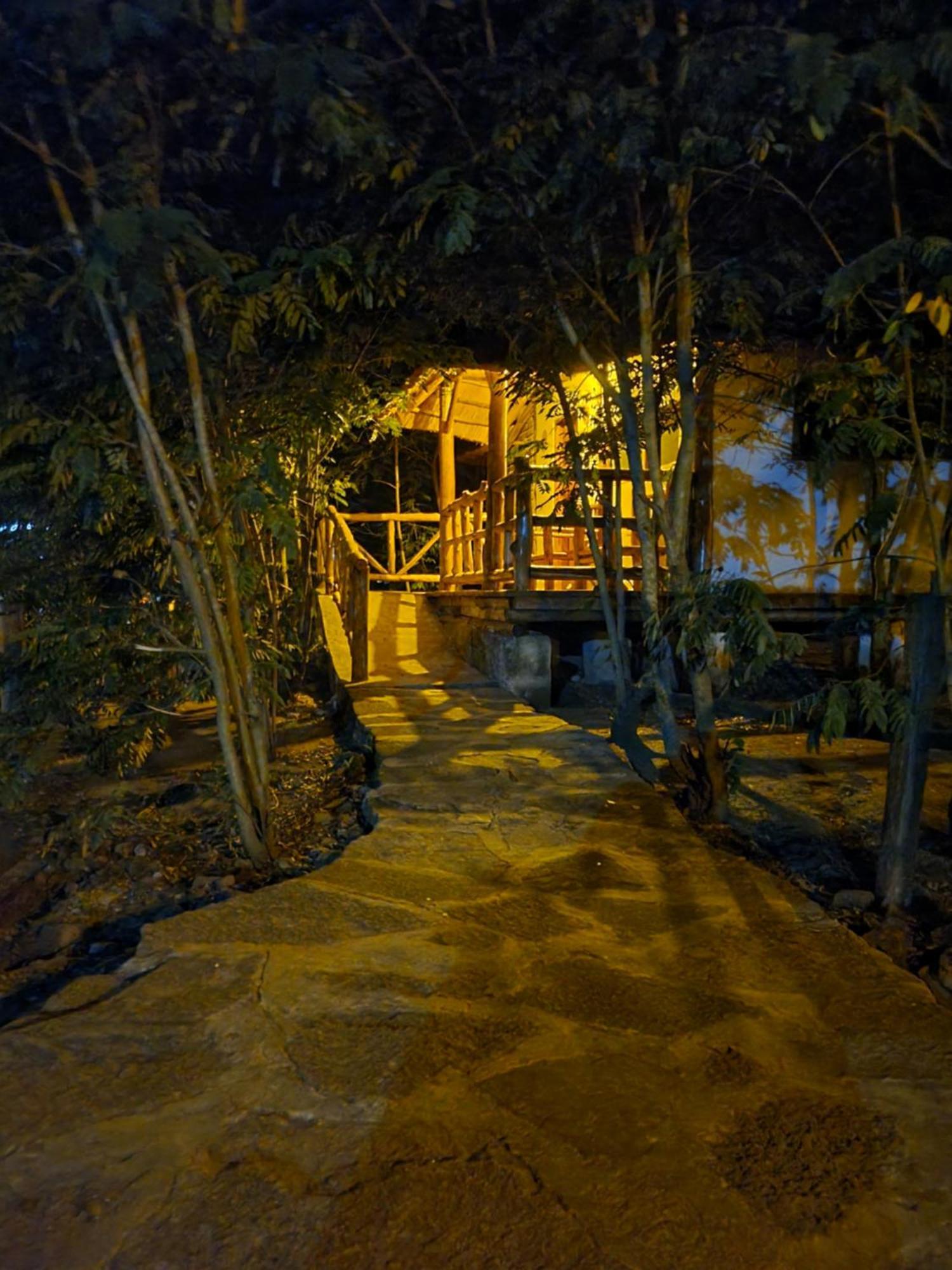 Songbird Safari Lodge & Campsite Katunguru Bagian luar foto